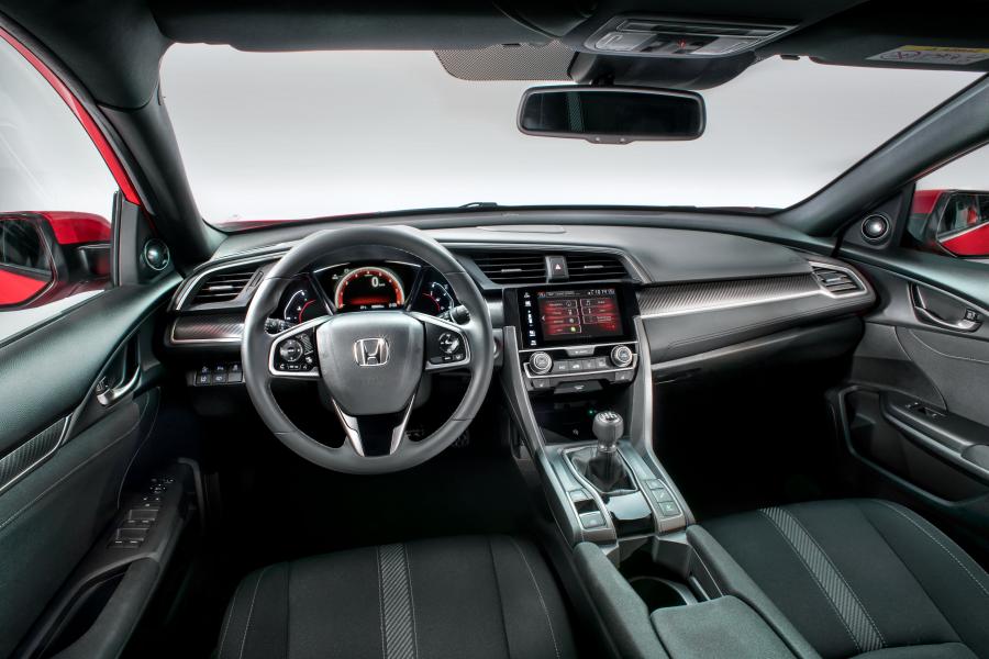 Торпедо Honda Civic Sport Touring Hatchback (FK7) 2016 года  (NA) (фото 23 из 55)